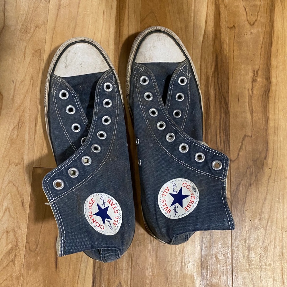 Navy blue converse